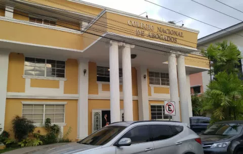 Colegio de Abogados propone leyes para reforzar sistema financiero panameño
