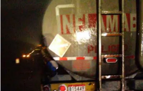 Controlan incendio de camión cargado de combustible