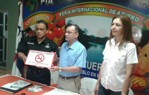 Prohíben vender y fumar cigarrillo en la Feria de Azuero