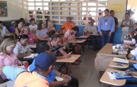 Apagones afectan a moradores y turistas en Santa Catalina