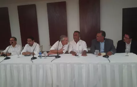 Transportistas del interior suspenden paro de transporte