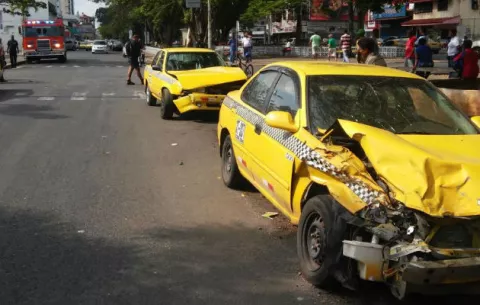 Colisión en Colón deja heridos leves
