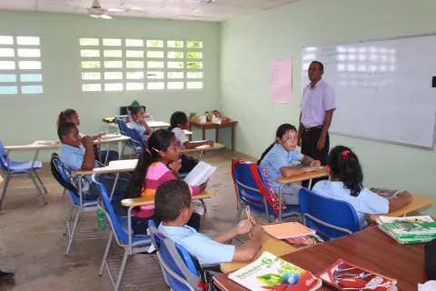 Con retraso inicia jornada única en primera escuela en Veraguas
