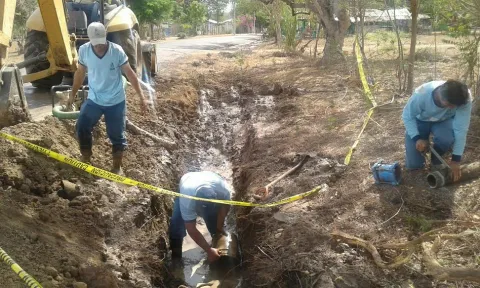 Reemplazan tubería que era asociada con el cáncer en Santa Ana, Los Santos