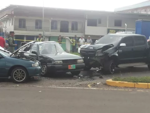Un muerto y un herido en choque en el cruce de la Interamericana en Santiago