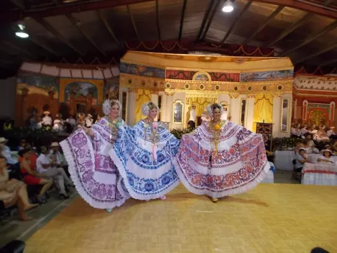 Cambios en las fiestas populares y en el festival de la pollera en las Tablas
