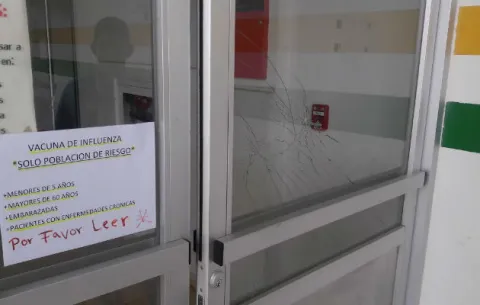 Multitud se sale de control en espera por una vacuna en Santiago