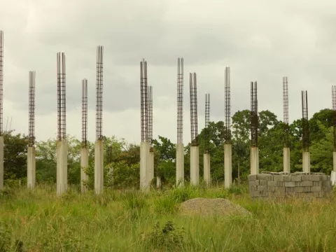 Por tercera ocasión logran licitar la construcción del colegio de Atalaya