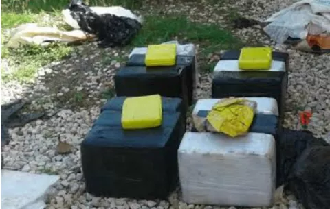 Decomisan 100 paquetes de cocaína en Nombre de Dios