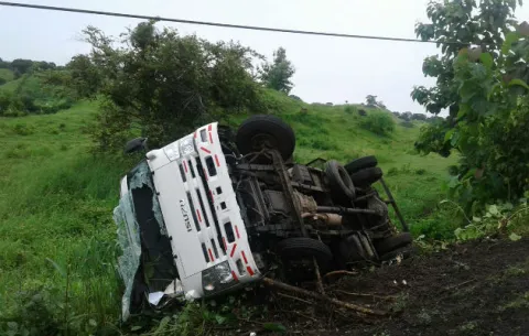 Un muerto y un herido tras vuelco en Loma del Carnero en Macaracas