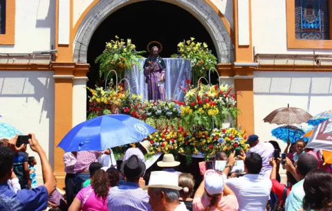 Religiosidad, cultura y folclor envuelven las patronales de Santiago