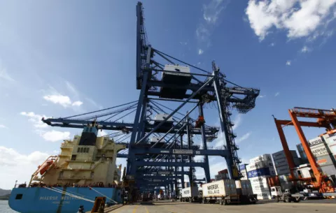 Industria marítima busca atraer más carga de trasbordo
