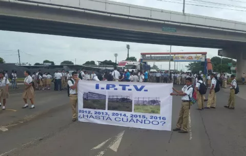 IPTV cierra la vía Interamericana en su tercera semana de paro