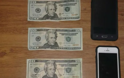 Capturan a dos sujetos con billetes falsos en Las Tablas