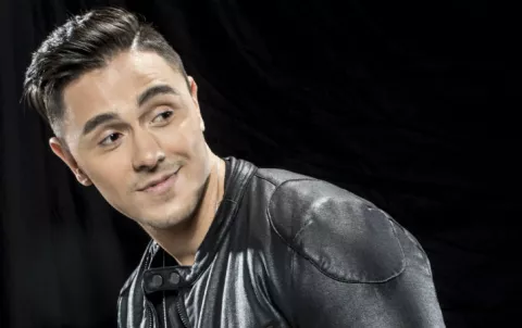 'Hola' de Joey Montana ya está sonando en la radio