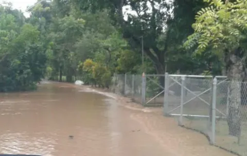 Se desborda río Cacao en Los Santos