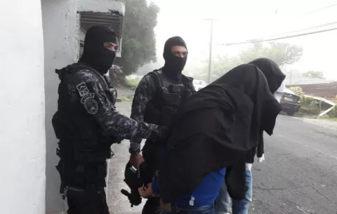 Delincuentes se burlan de los policías en San Miguelito
