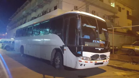 Sujetos roban en bus Panamá-Colón, pero la Policía los atrapa