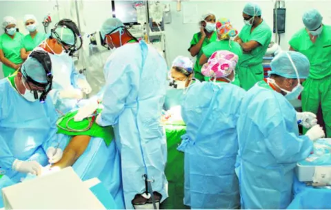 Cierran salas de operaciones por falta de insumos