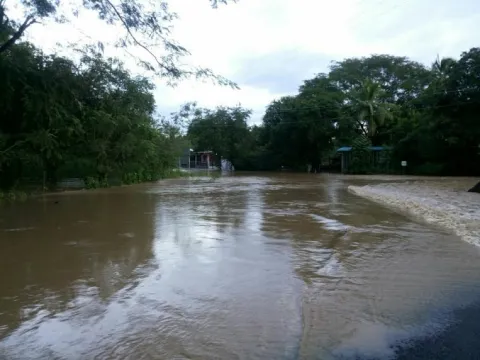 Se desborda el río Tonosí en Los Santos