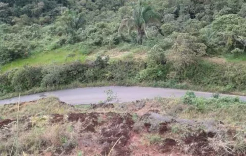 Advierten sobre posible derrumbe de cerro hacia Mariato