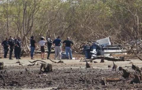 Encuentran lancha abandonada en Hondita de Los Santos