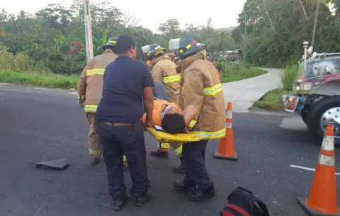 Dos heridos tras colisión a la altura de la comunidad de San José