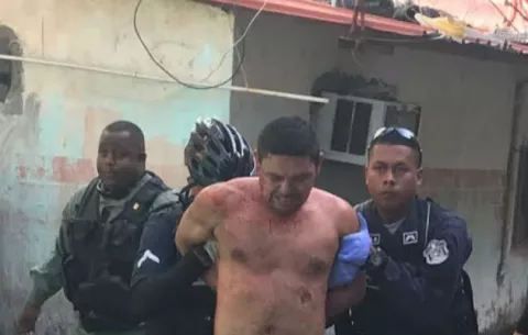 Hombre se lanza de tercer piso en Colón
