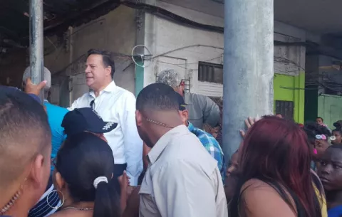 Varela recomienda suspender polémico aumento de registro único vehicular
