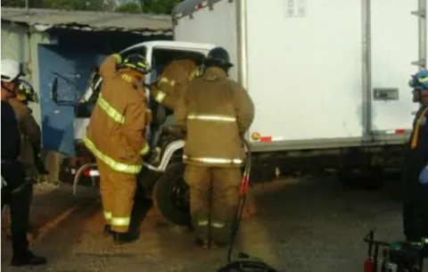 Tres vehículos colisionan en La Villa de Los Santos