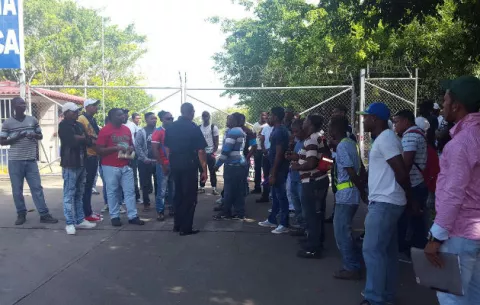 Colonenses protestan porque quieren trabajo