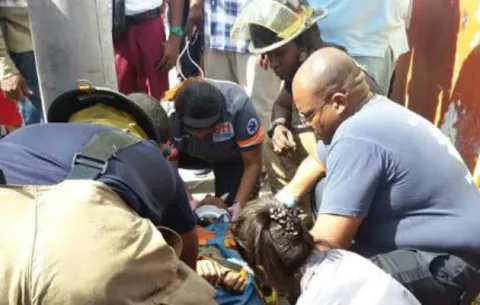 Hombre de 20 años cae de escalera en la ciudad de Colón