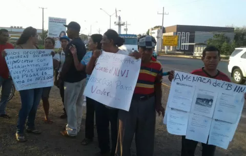 Residentes de Altos de La Peña protestan, podrían ser sacados de sus casas
