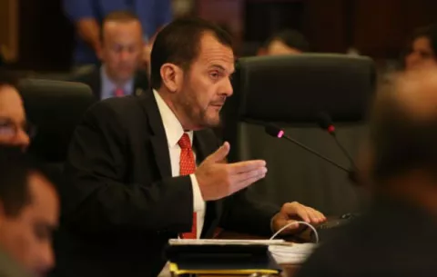 Federico Humbert avoids confronting legislators
