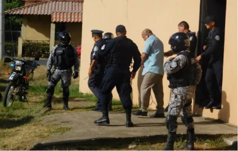 Condenado por secuestro de joven santeña lanza botella a fiscal