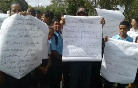 Estudiantes de Vallerriquito de Las Tablas sin personal administrativo