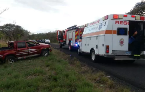 Hombre muere en vuelco en vía hacia Río de Jesús