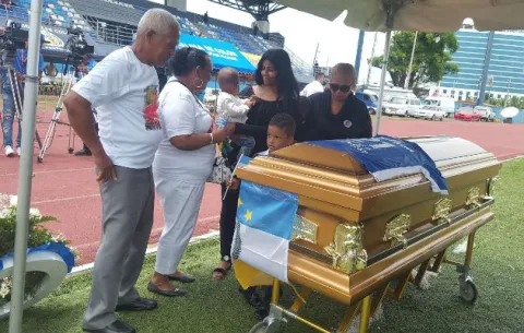 Con honores dieron último adiós a Amílcar en Colón