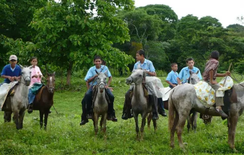 Cierran dos escuelas en Los Santos por falta de estudiantes