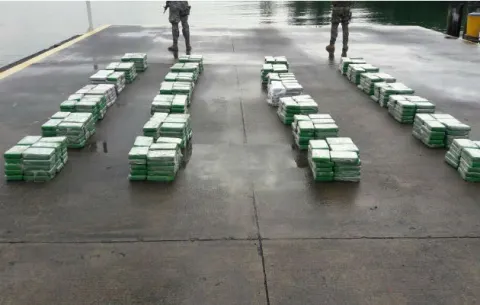 Dos detenidos por decomiso de 700 paquetes con supuesta cocaína