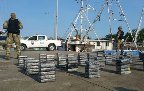 Decomisan cocaína en Guna Yala y retienen a tres colombianos que iban en una lancha