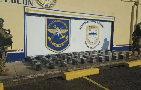 Dos colombianos aprendidos por incautación de 218 paquetes de cocaína en San Blas