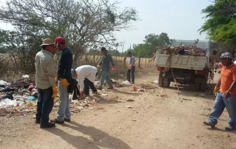 Hallan hasta perro y huesos de vacas en vertedero en El Aromo de Los Santos