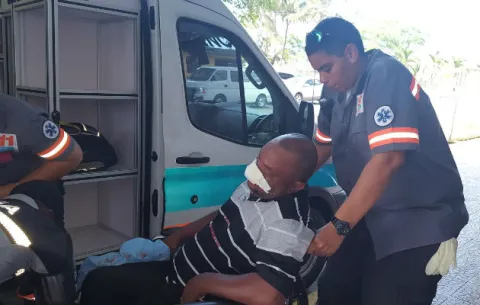 Le disparan en el rostro a taxista en Colón, para robarle