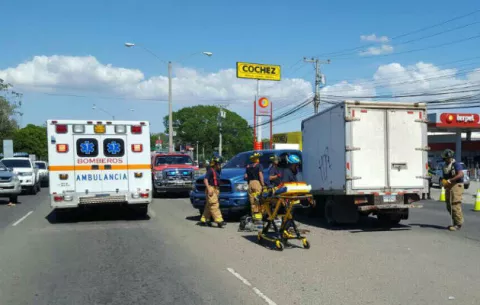 Tres heridos dejó accidente vehicular en vía Interamericana en Santiago
