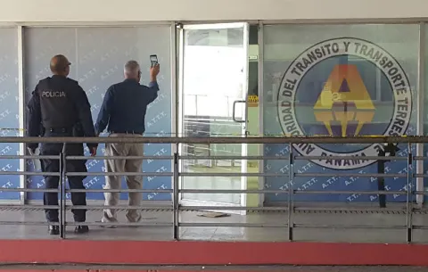 Se llevan 5 mil dólares de caja fuerte de la ATTT