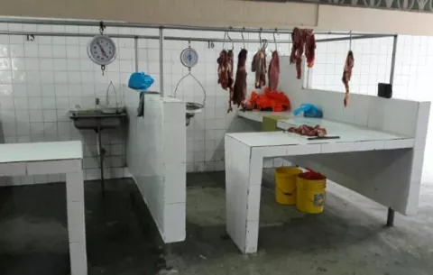 Bajan ventas en mercado de Las Tablas tras desconocer reapertura