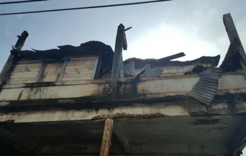 Vibración provoca desplome de parte de caserón en Colón