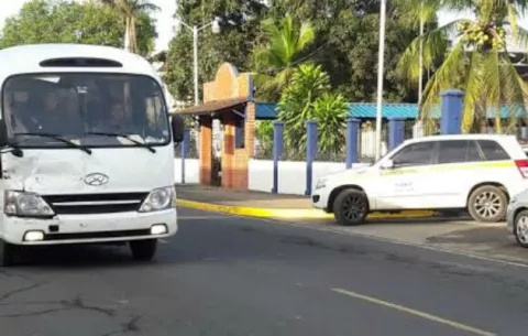 Trasladan a privados de libertad colombianos a La Mega Joya