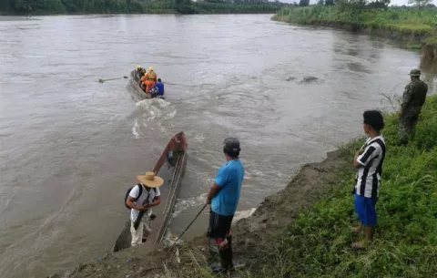Prosigue búsqueda de joven que cayó en río Sixaola